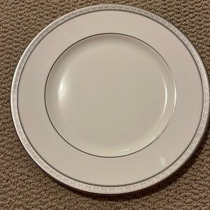 NWT Waterford Newgrange platinum dinner plater